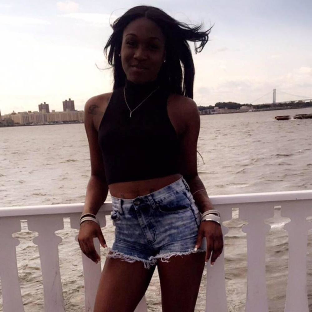 Meet your Posher, Crystal